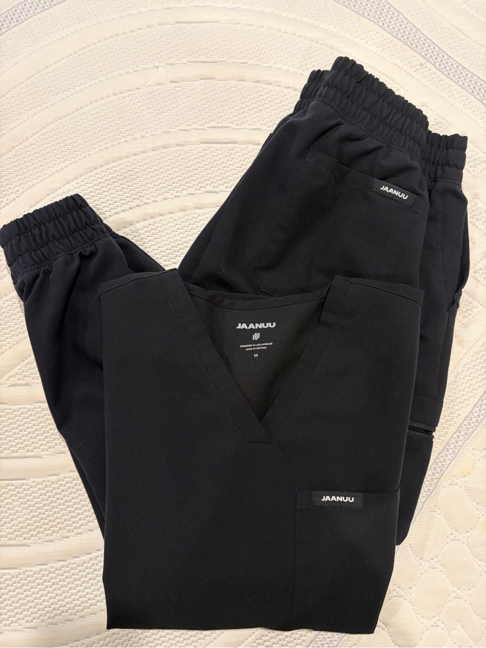 JAANUU Women's Black Scrub Set - V-Neck Top & Elastic Waist Pants